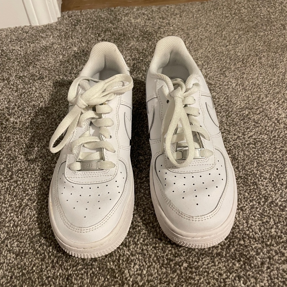 Women’s White Air Force 1’s (Size 7)